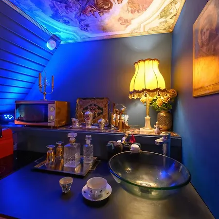 Capsule Baroque Apartamento Mons