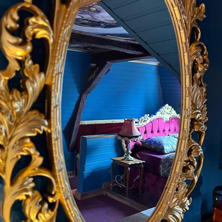 Capsule Baroque Монс