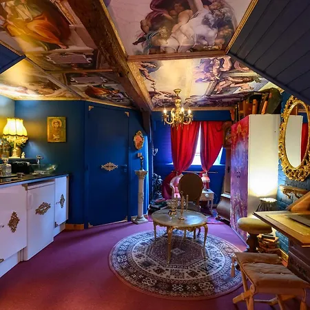 Capsule Baroque Апартаменты