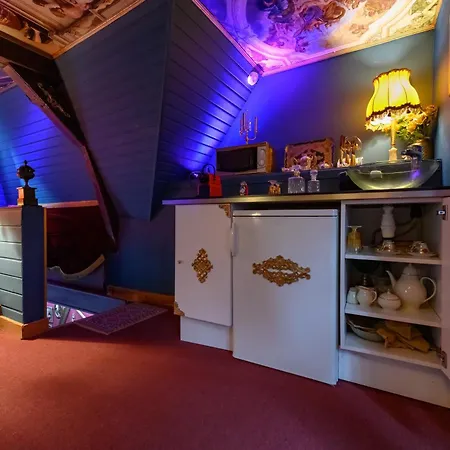 Capsule Baroque Apartamento Mons