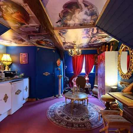 Capsule Baroque Mons