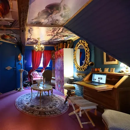 Апартаменты Capsule Baroque