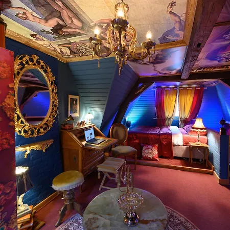 Апартаменты Capsule Baroque