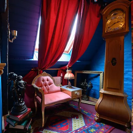 Capsule Baroque Apartamento Mons