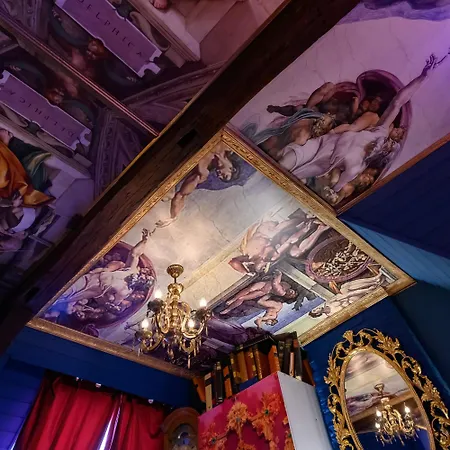 Capsule Baroque Монс